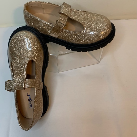 Cat & Jack Glittery Gold Kids Dress Shoes.
Size 8 - Picture 2 of 5